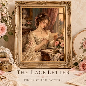 Puede incluir: Una lámina enmarcada titulada The Lace Letter Cross Stitch Pattern que muestra a una persona con ropa de época leyendo una carta. La escena incluye rosas rosadas, un bastidor de bordado con diseño floral, hilos de bordar y encaje.