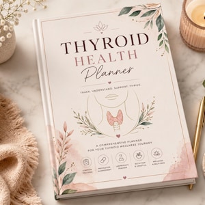 Puede incluir: Un planificador de salud tiroidea de tapa dura con cubierta color crema que presenta un dibujo lineal del cuello y la glándula tiroides, detalles florales y el texto: Thyroid Health Planner, Track. Understand. Support. Thrive. A comprehensive planner for your thyroid wellness journey.
