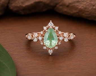 Anillo de esmeralda en forma de pera / Anillo de compromiso de oro rosa / Anillo de inspiración vintage / Anillo de novia alternativo / Anillo inspirado en la naturaleza / Regalo para ella