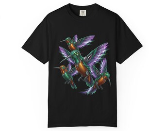 Maglietta Colibrì da Ricognizione / Serie Creature / Illustrazione di uccello fantascientifico di alta qualità / Colibrì drone militare / Abbigliamento fantasy FLUXFORM