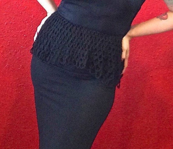 1940s Black Crepe Gown Crochet Sleeve and Peplum - image 4