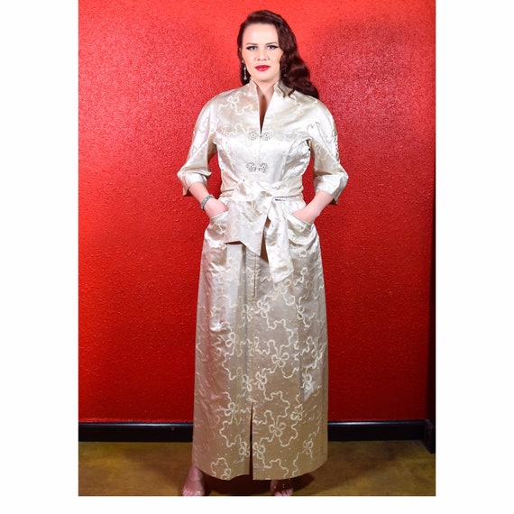 1950s Bow Print Silk Dynasty Lounge Robe - image 2