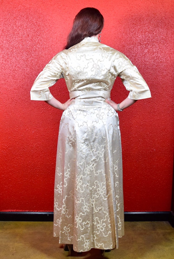 1950s Bow Print Silk Dynasty Lounge Robe - image 9
