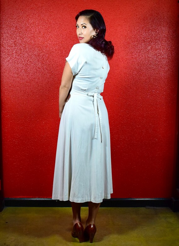 1940s Ivory Linen Appliquéd Dress. - image 5