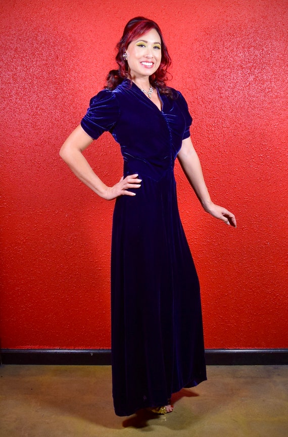 1930s Blue Velvet Evening Gown - image 7