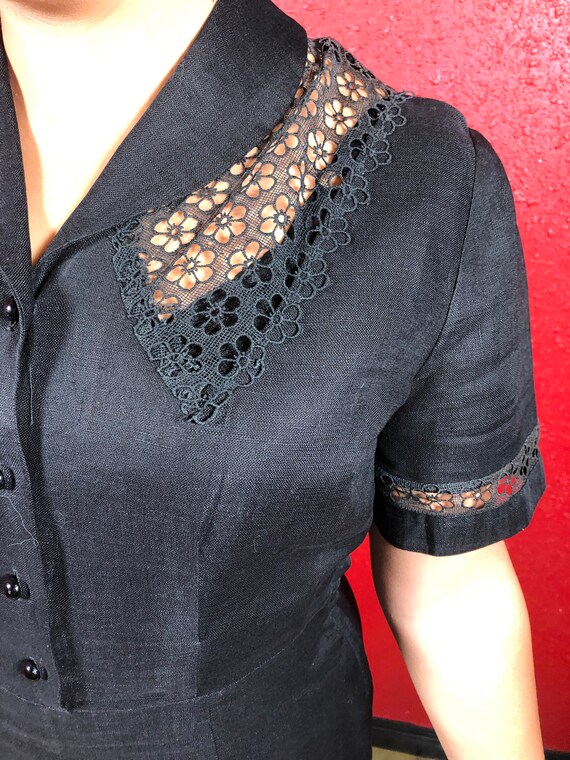 1940s 50s Linen Anthracite Shirtwaist with Lace P… - image 2