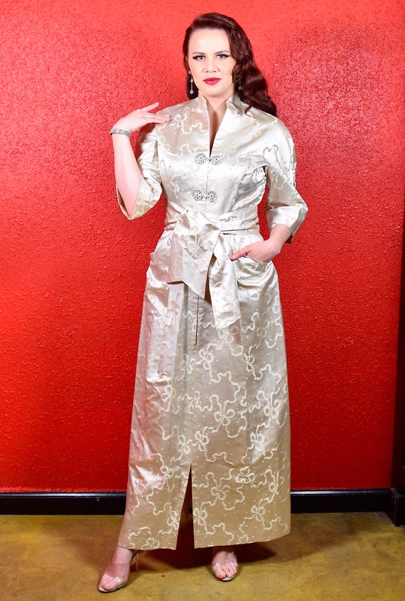 1950s Bow Print Silk Dynasty Lounge Robe - image 3