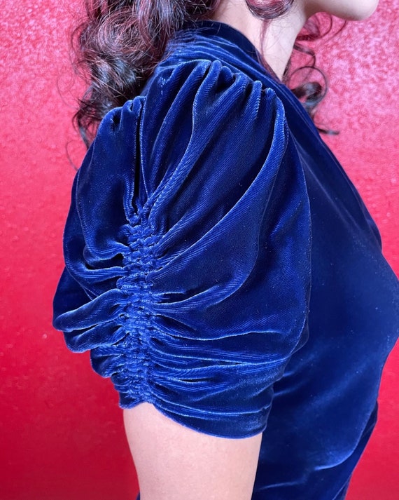1930s Blue Velvet Evening Gown - image 4