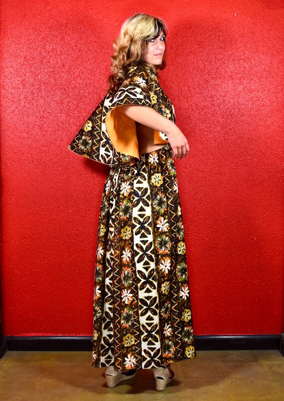 1970s Hawaiian Print Cape Design Maxi Dress
