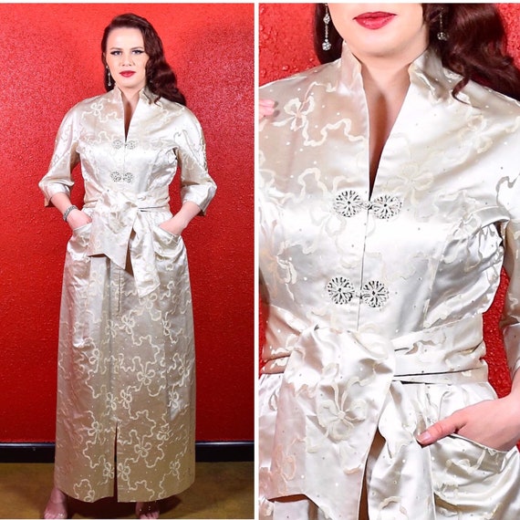 1950s Bow Print Silk Dynasty Lounge Robe - image 1