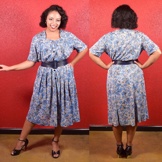 Sale 1940s XL Blue Rayon Jersey Paisley Print Dre… - image 1