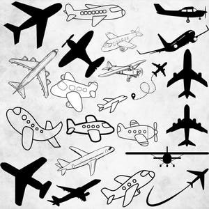 Può includere: Una collezione di illustrazioni in bianco e nero con vari aerei in stile silhouette e disegno al tratto. Il set include aerei di linea, piccoli aerei a elica e velivoli in stile cartone animato, insieme a una linea tratteggiata di rotta.