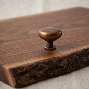 Knopp i antik mässing, Vintage lådhandtag, enkelhål, rund form