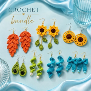 Könnte beinhalten: Eine Sammlung von sieben Paar handgefertigten Häkelohrringen mit verschiedenen Designs, darunter orangefarbene Blätter, gelbe Sonnenblumen mit grünen Blättern, runde Sonnenblumen, grüne Tropfen, grüne Spiralen mit weißen Perlen, blaue Spiralen und blaue Schleifen.