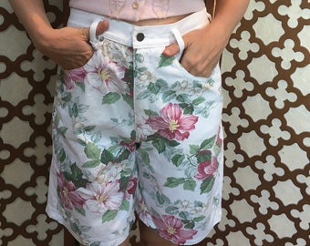 White Denim and Floral Bermuda Shorts, High Waisted Country Chic Bermuda's, Mom Shorts, Size M