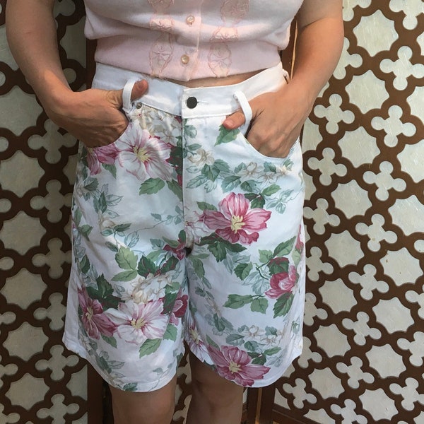 White Denim and Floral Bermuda Shorts, High Waisted Country Chic Bermuda's, Mom Shorts, Size M