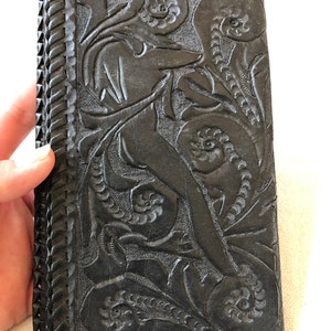 50 % de descuento en billetera plegable vintage de cuero negro, hecha a mano, de 18 x 10 cm.