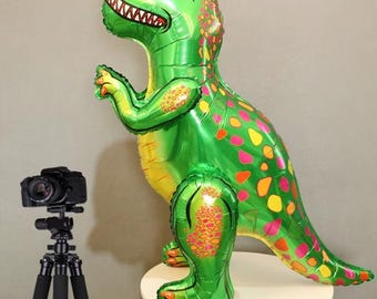 Globo gigante de dinosaurio tiranosaurio andante en 3D