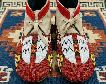 Handgemaakte suède mocassins met kralen | Indiaanse rocailles | Op tribale inheemse geïnspireerde schoenen
