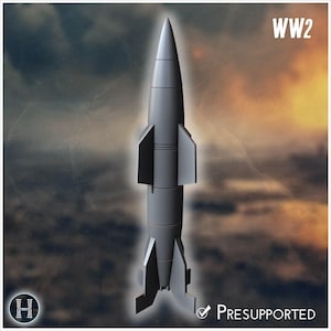 Peut inclure: Un modèle de missile cylindrique gris doté d'un nez pointu, de quatre ailerons centraux et de quatre ailerons de queue. Le texte "WW2" apparaît en haut à droite, et le texte "PRESUPPORTED" avec une icône de coche est en bas à droite.