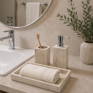 Set di accessori da bagno in travertino naturale (set da 3 pezzi) / Dispenser di sapone, portaspazzolino e vassoio da bagno / Arredamento bagno di lusso in pietra