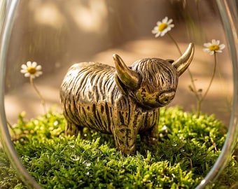 Miniatuur massief messing Highland Cow-beeldje | Cottagecore-terrariumdecor | Gedurfd retro bureau huisdier presse-papier | Uniek cadeau voor haar