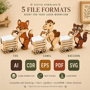 Pode incluir: Download digital de arquivos prontos para laser com tr&ecirc;s figuras de animais em madeira: uma raposa, um camelo e um guaxinim, cada um empurrando um carrinho de madeira. O texto inclui 5 FILE FORMATS, AI, CDR, EPS, PDF, SVG e softwares.