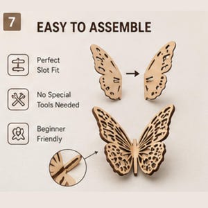 Puede incluir: Un kit de manualidades de mariposa de madera marr&oacute;n claro con detalles cortados con l&aacute;ser. La imagen muestra el texto EASY TO ASSEMBLE, Perfect Slot Fit, No Special Tools Needed y Beginner Friendly, mostrando dos alas que se unen para formar una mariposa.