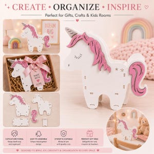 K&ouml;nnte beinhalten: Ein wei&szlig;er Schreibtisch-Organizer in Einhornform mit rosa M&auml;hne und Schweif. Das Produkt hat ein Steckdesign und wird sowohl zusammengebaut als auch in Einzelteilen gezeigt. Inklusive Geschenkbox mit rosa Schleife und Anh&auml;nger mit der Aufschrift MADE WITH LOVE.