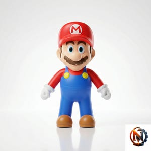 Op de afbeelding: Een Mario-figuur met een rode pet met een wit M-embleem, een rood shirt, een blauwe tuinbroek met gele knopen, witte handschoenen en bruine schoenen. Het personage heeft een beige gezicht, blauwe ogen en een bruine snor in een neutrale houding.