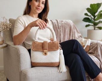Two-Tone Trapillo Crochet Handbag Pattern, Oval T-Shirt Yarn Bag (PDF)