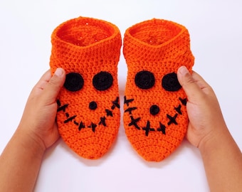 Crochet Halloween Slippers Pattern, Spooky Spider Design (PDF)