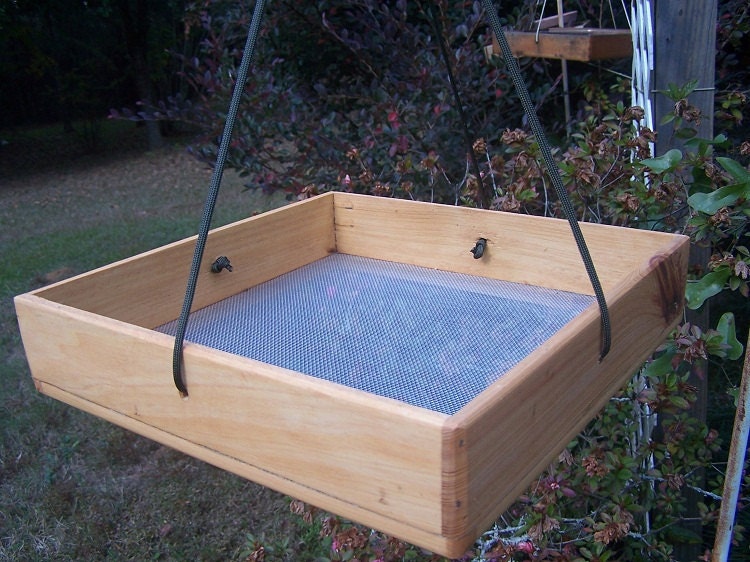Flatform hanging feeder