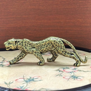 Figura de leopardo de latón envejecido estilo vintage, estatua de felino grande caminando, adorno de escritorio Feng Shui, coleccionable.