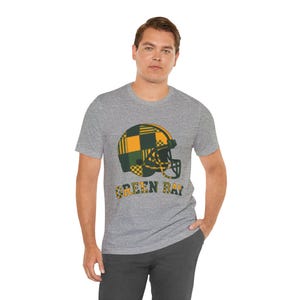Camiseta de fútbol americano Green Bay Patchwork Helmet Football Shirt, camiseta retro para el día del partido, ropa unisex para aficionados, regalo deportivo imagen 1