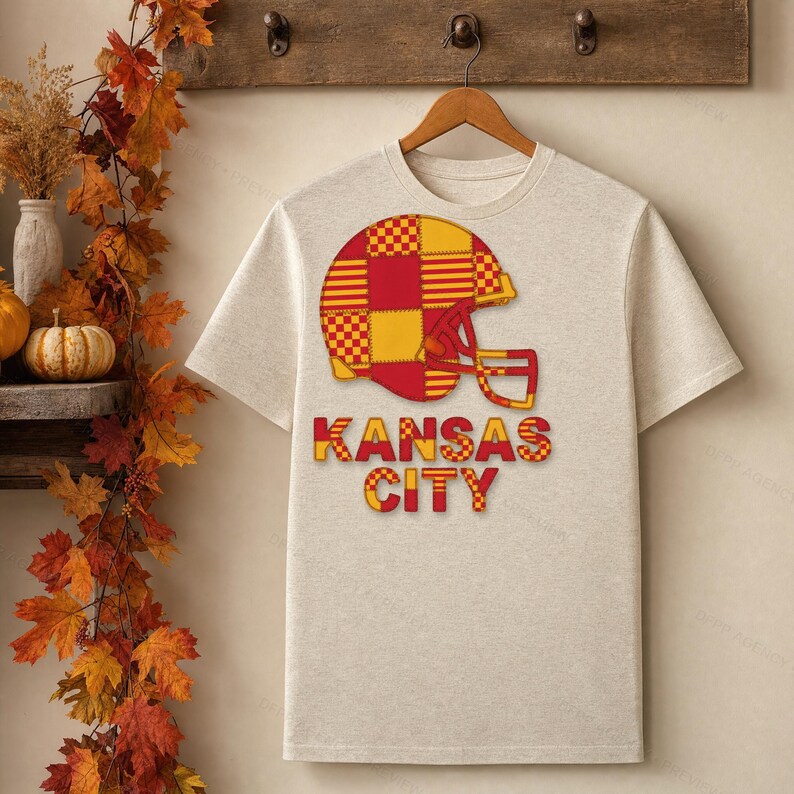 Kansas City Patchwork Helmet Football Tee, Vintage Game Day Shirt, Sportkleding, Geweldig Cadeau afbeelding 6