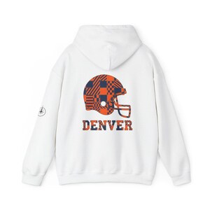 Sudadera con capucha y casco de Denver Patchwork, sudadera retro de fútbol americano, sudadera para el día del partido, sudadera con capucha para aficionados imagen 5