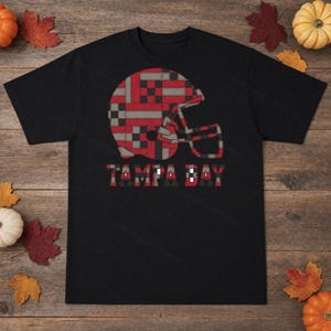 Camiseta de fútbol americano Tampa Bay Patchwork Helmet, camiseta vintage para el día del partido, ropa deportiva, gran regalo imagen 5