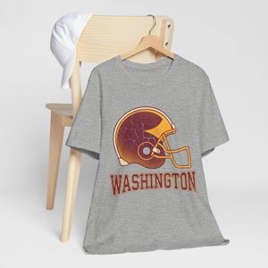 Washington Vintage Varsity Helmet Football Tee, Vintage Game Day Shirt, Sportkleding, Geweldig Cadeau afbeelding 7