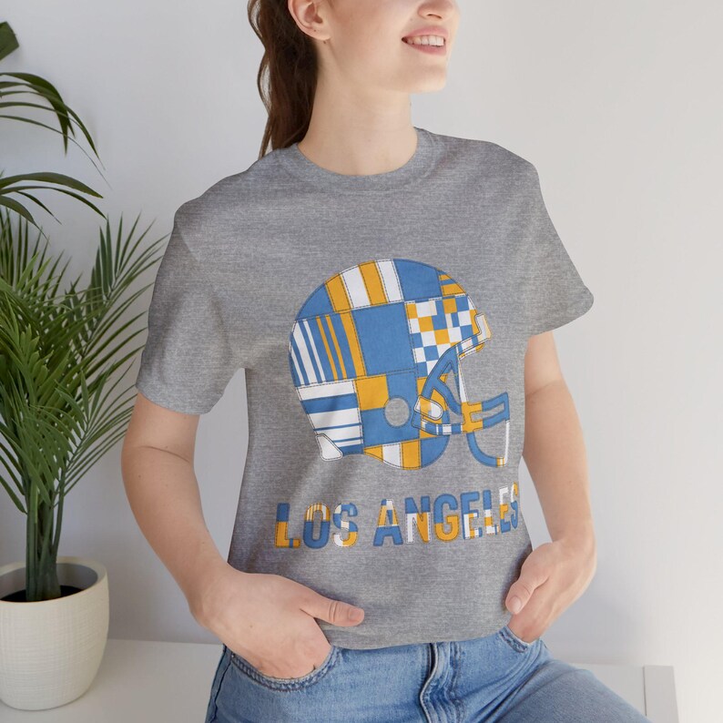 Camiseta de fútbol americano Los Angeles Powder Blue & Gold Patchwork Helmet, camiseta retro para el día del partido, ropa unisex para aficionados, regalo deportivo imagen 1