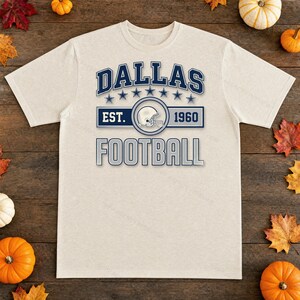 Escudo de fútbol americano vintage de Dallas PNG, diseño retro universitario para sublimación, descarga digital imagen 2