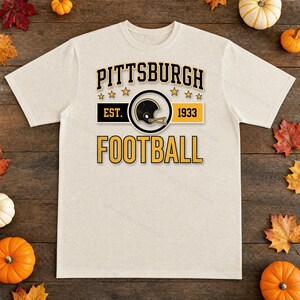 Pittsburgh Vintage Crest Football PNG, design retrò per sublimazione in stile universitario, download digitale immagine 2