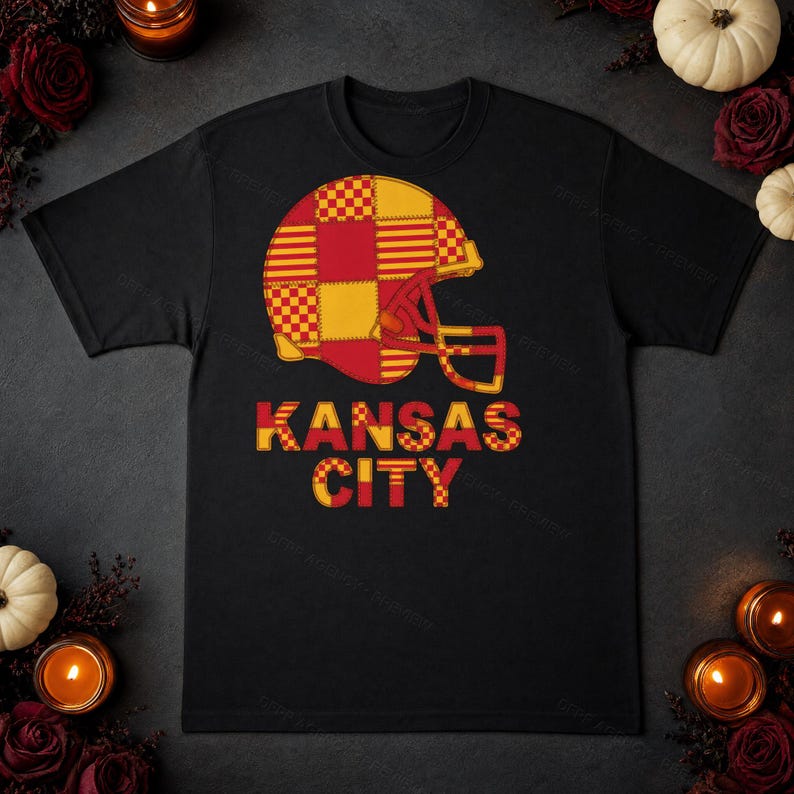 Kansas City Patchwork Helmet Football Tee, Vintage Game Day Shirt, Sportkleding, Geweldig Cadeau afbeelding 7