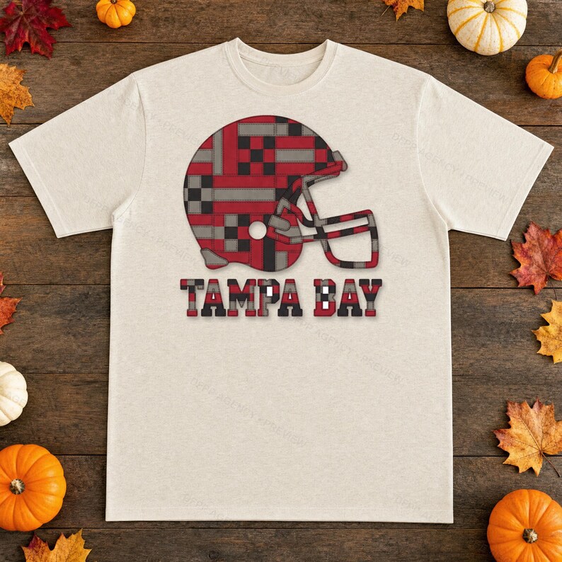 Camiseta de fútbol americano Tampa Bay Patchwork Helmet, camiseta vintage para el día del partido, ropa deportiva, gran regalo imagen 4