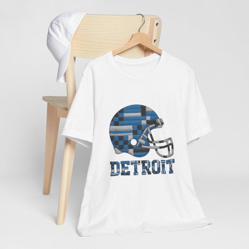 Detroit Patchwork-Football-Shirt mit Helm, Retro-Spieltags-T-Shirt, Unisex-Fanbekleidung, Sportgeschenk Bild 4