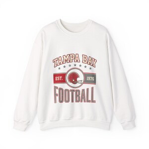 Sweat-shirt vintage à écusson des Tampa Bay | Graphisme pour fans de football | Sweat-shirt unisexe image 1