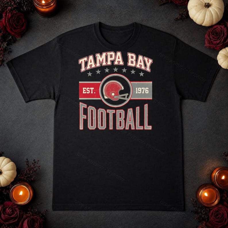 Escudo vintage do Tampa Bay Buccaneers em PNG, design retrô para sublimação estilo universitário, download digital. imagem 5