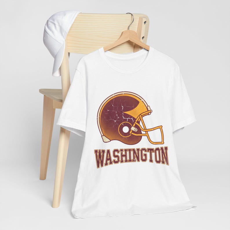 Washington Vintage Varsity Helmet Football Tee, Vintage Game Day Shirt, Sportkleding, Geweldig Cadeau afbeelding 6