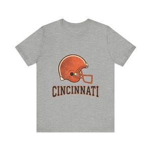 シンシナティ・ビンテージ・バーシティ・ヘルメット・フットボールシャツ、レトロ・ゲームデーTシャツ、ユニセックス・ファンアパレル、スポーツギフト 画像 2