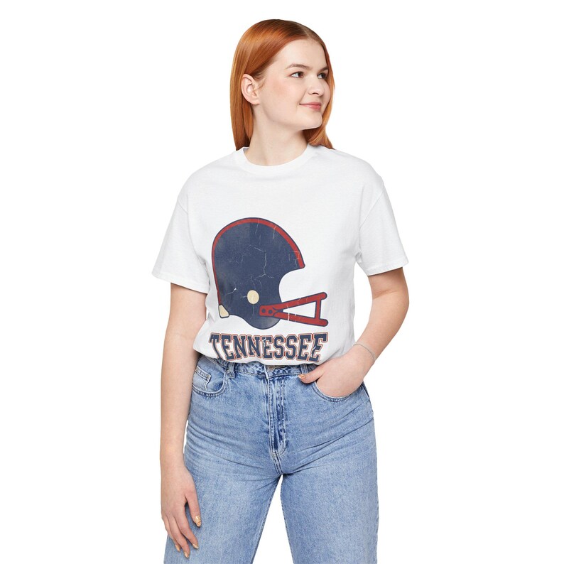 Tennessee Game Day T-shirt, vintage varsity helm voetbalfan T-shirt, sportshirt in vintage stijl afbeelding 6